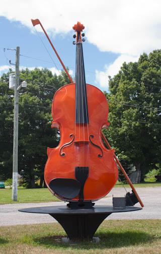 Don Messer&#039;s Fiddle Monument